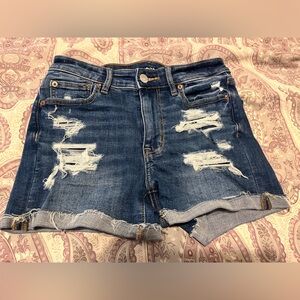 AE American Eagle high rise v-shortie medium wash distressed shorts women size 2